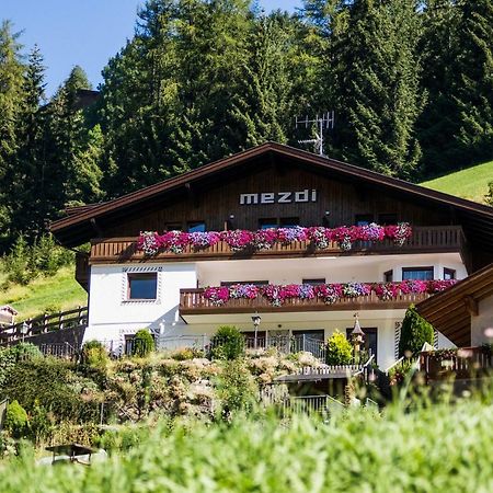 Apartments Mezdi Santa Cristina Val Gardena Bagian luar foto