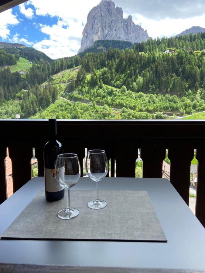 Apartments Mezdi Santa Cristina Val Gardena Bagian luar foto
