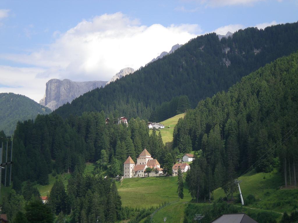 Apartments Mezdi Santa Cristina Val Gardena Bagian luar foto