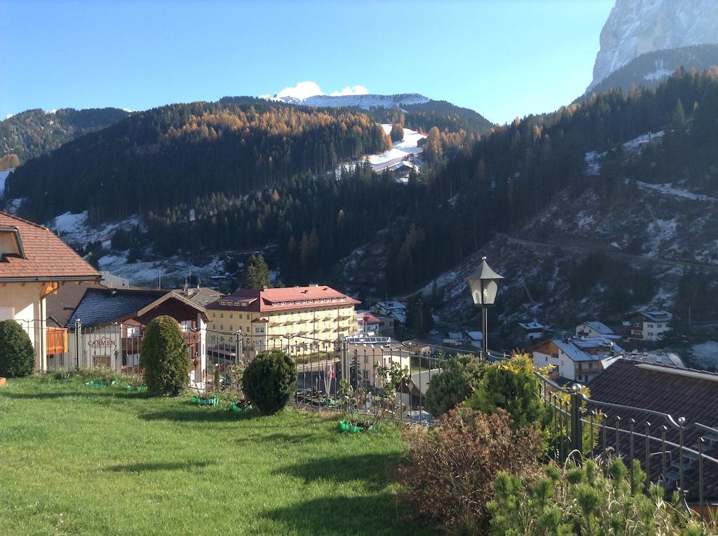 Apartments Mezdi Santa Cristina Val Gardena Bagian luar foto