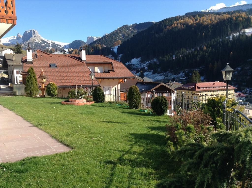 Apartments Mezdi Santa Cristina Val Gardena Bagian luar foto
