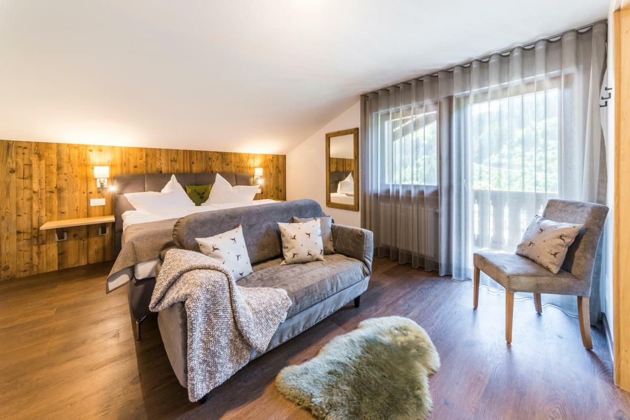 Apartments Mezdi Santa Cristina Val Gardena Bagian luar foto