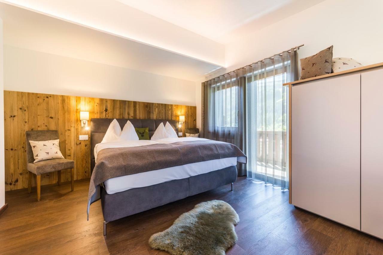 Apartments Mezdi Santa Cristina Val Gardena Bagian luar foto