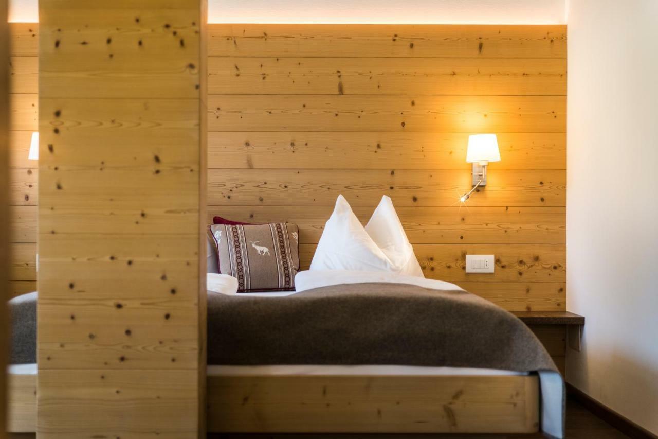 Apartments Mezdi Santa Cristina Val Gardena Bagian luar foto